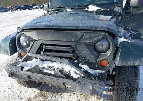 2010 Jeep Wrangler Unlimited Sahara z USA, uszkodzony, nr VIN 1J4BA5H11AL215557